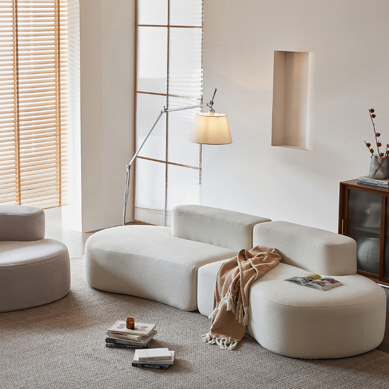 Méandre Sofa in a plaster room, the open chaise end catching the window light